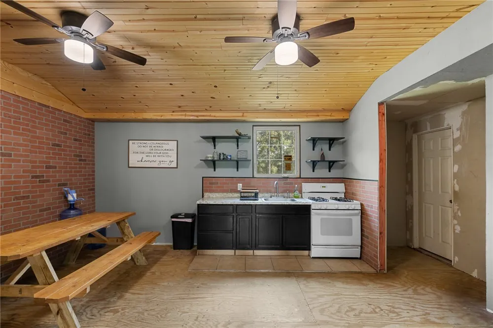 3835 County Road 151 Bedias, TX 77831