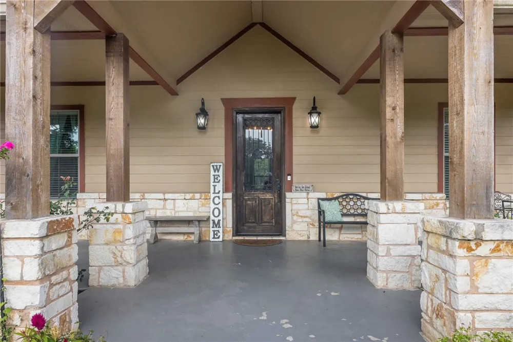 3835 County Road 151 Bedias, TX 77831