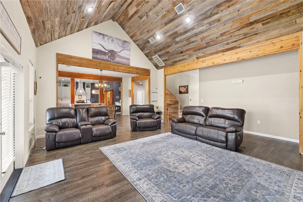 3835 County Road 151 Bedias, TX 77831