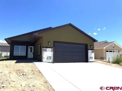 976 Bluffs Blvd