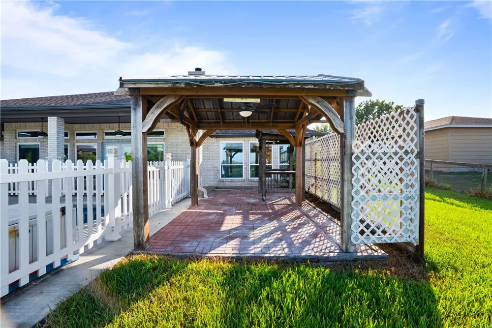 549 House Ave Sandia, TX 78383