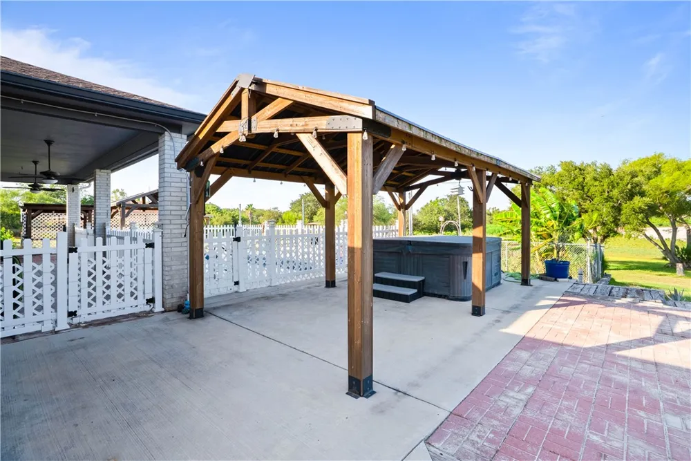 549 House Ave Sandia, TX 78383