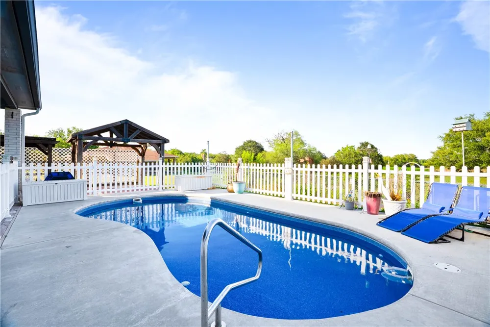 549 House Ave Sandia, TX 78383