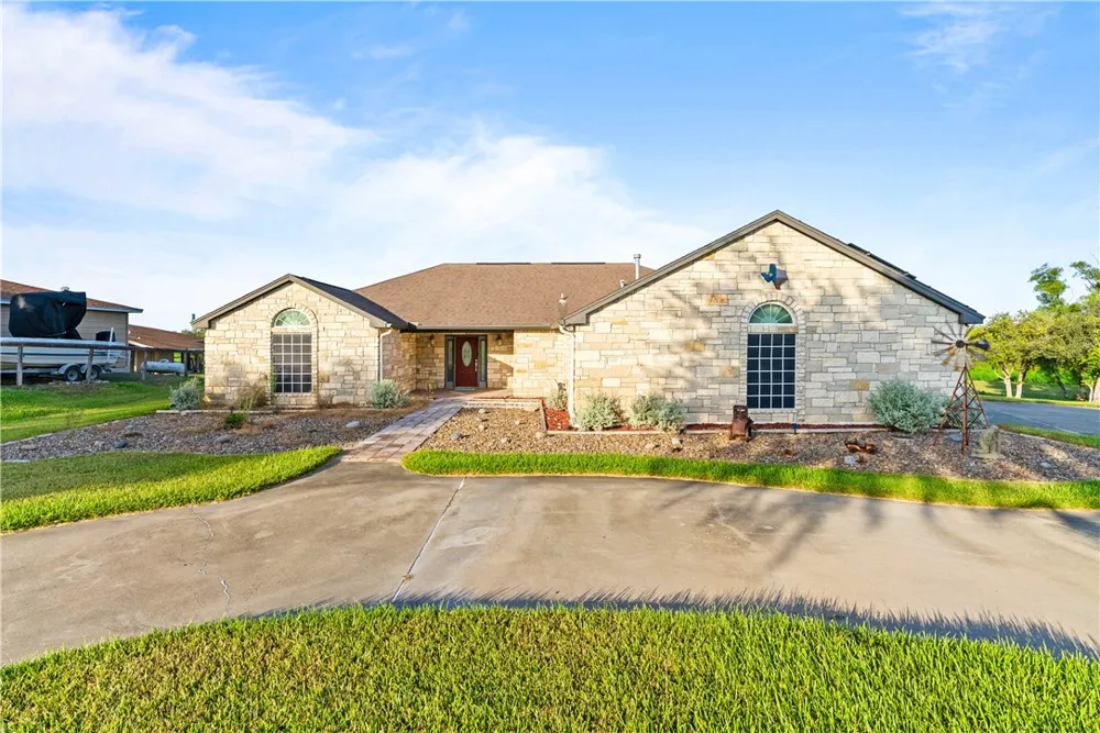 549 House Ave Sandia, TX 78383