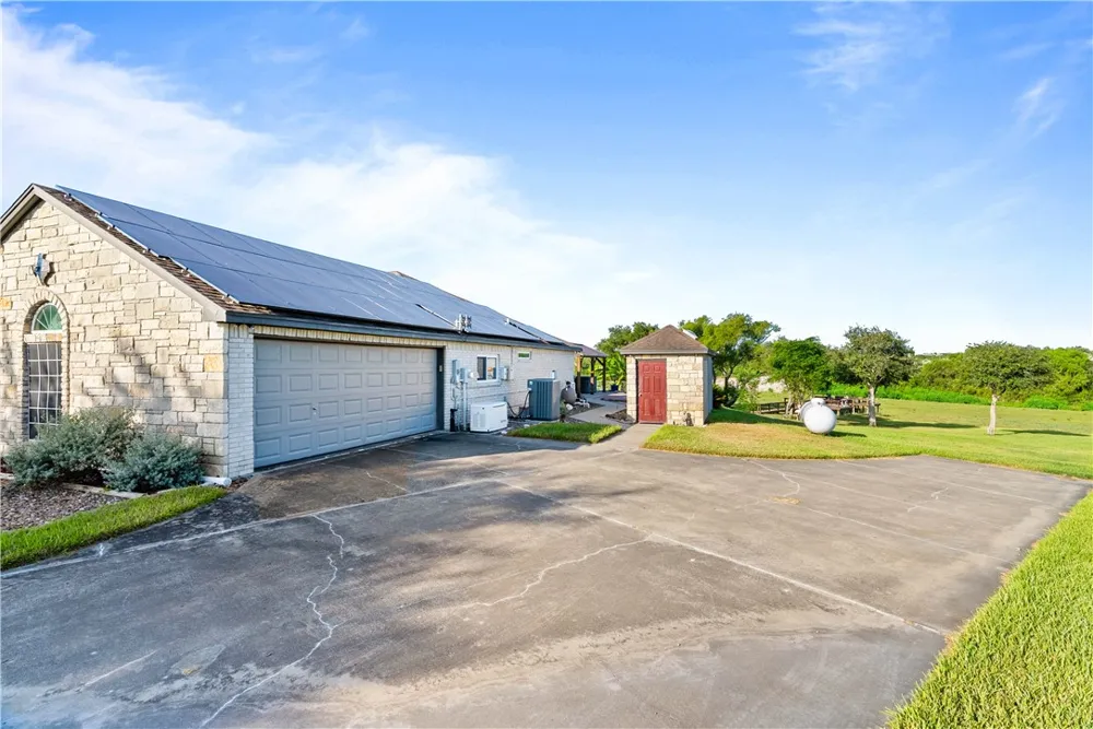 549 House Ave Sandia, TX 78383