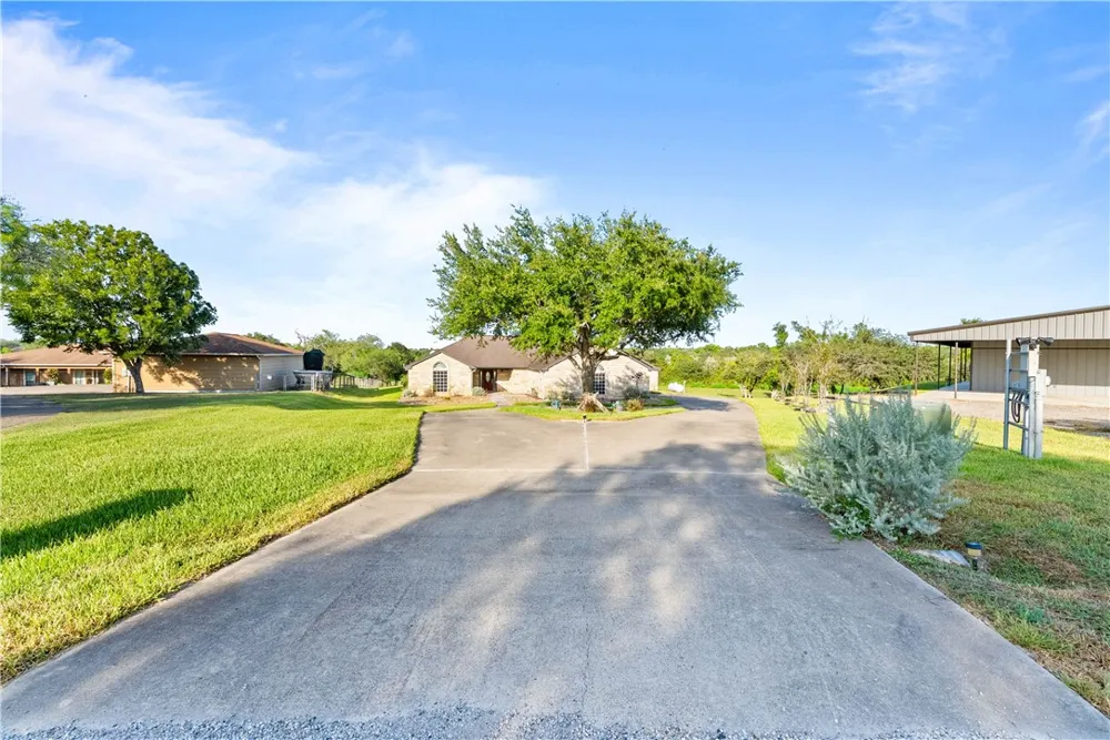 549 House Ave Sandia, TX 78383