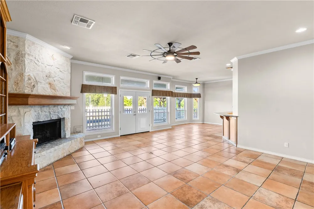 549 House Ave Sandia, TX 78383