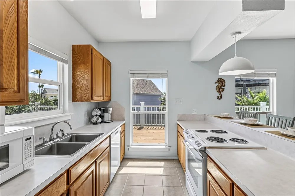 909 Whispering Sands Street Port Aransas, TX 78373