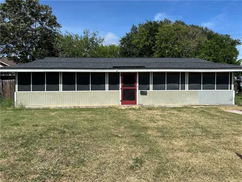 404 Bayview Boulevard
