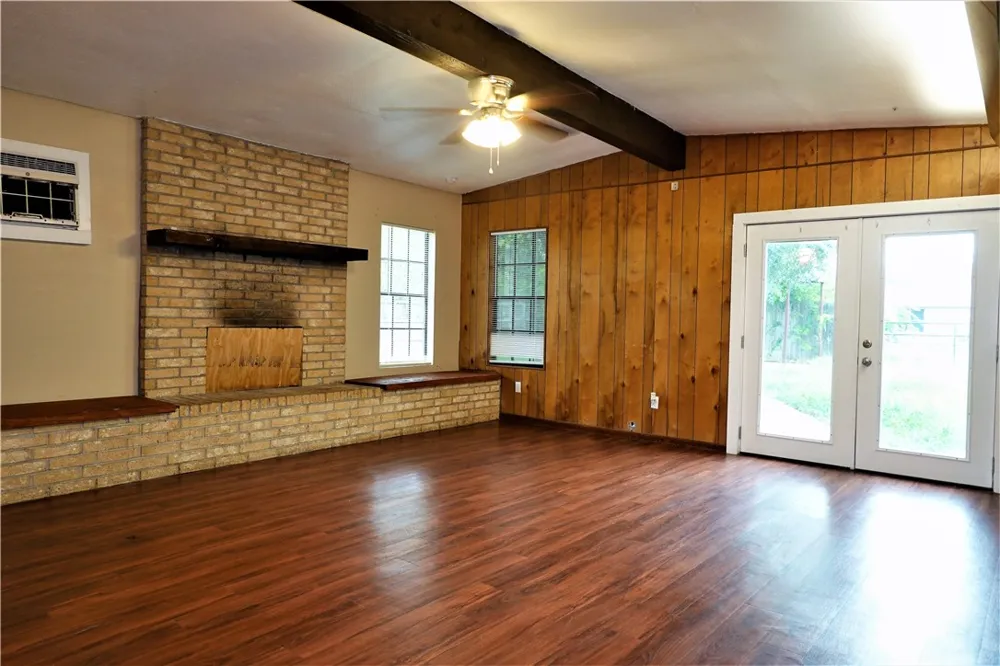 620 Reynolds Avenue Taft, TX 78390