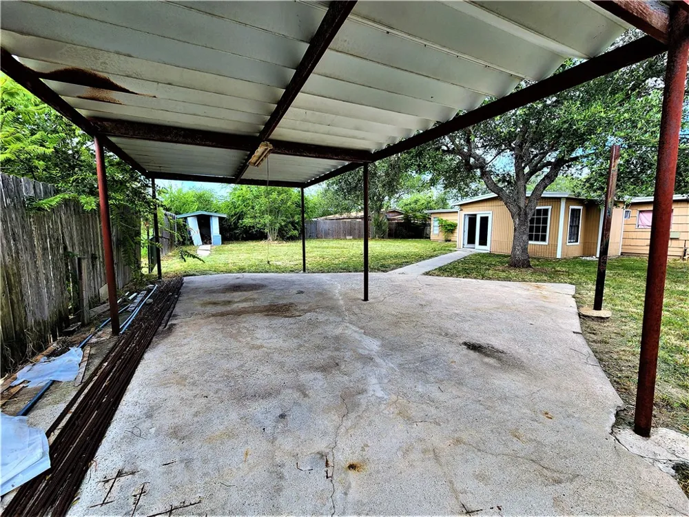 620 Reynolds Avenue Taft, TX 78390