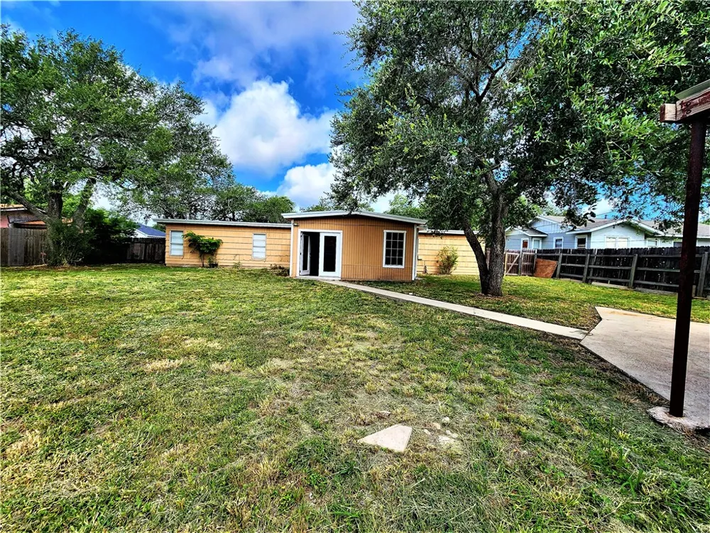 620 Reynolds Avenue Taft, TX 78390