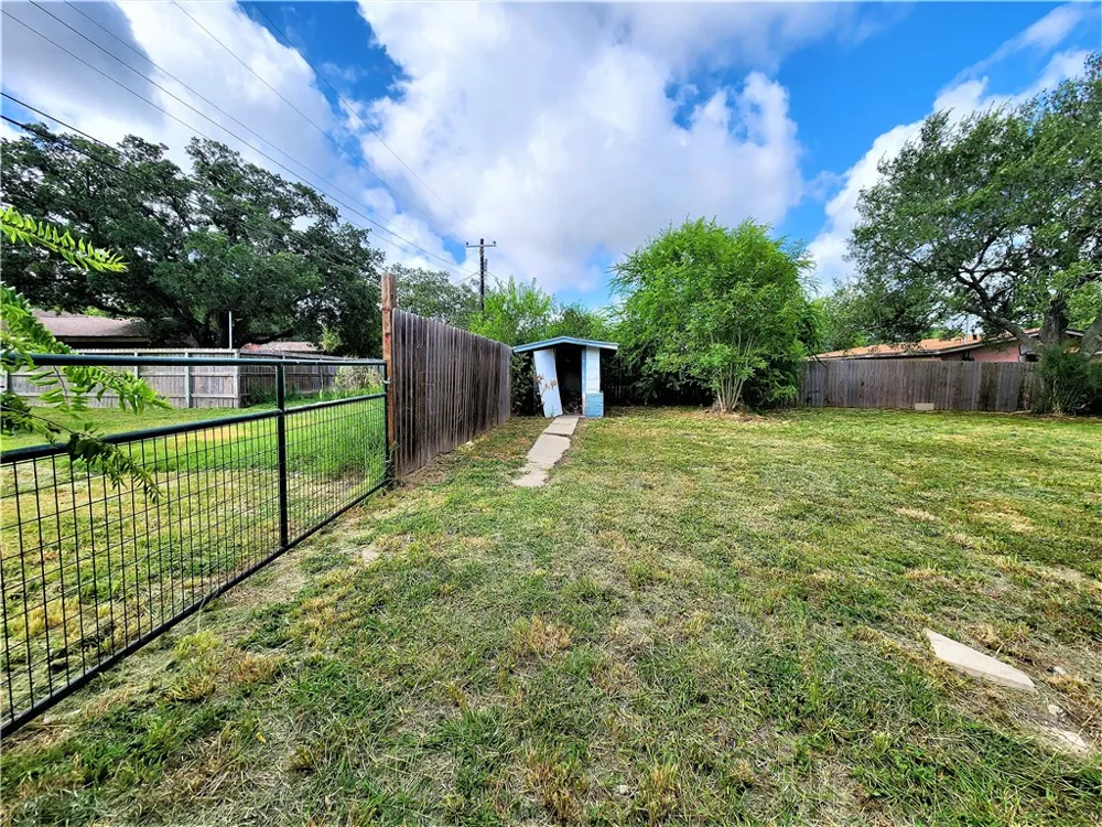620 Reynolds Avenue Taft, TX 78390
