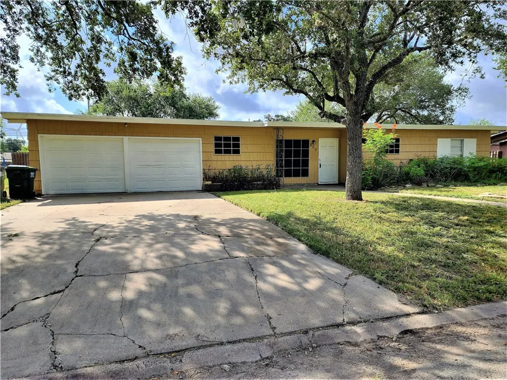 620 Reynolds Avenue Taft, TX 78390