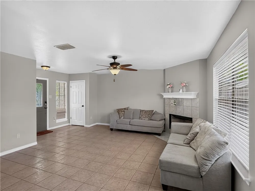 7638 Clearbrook Drive Corpus Christi, TX 78413