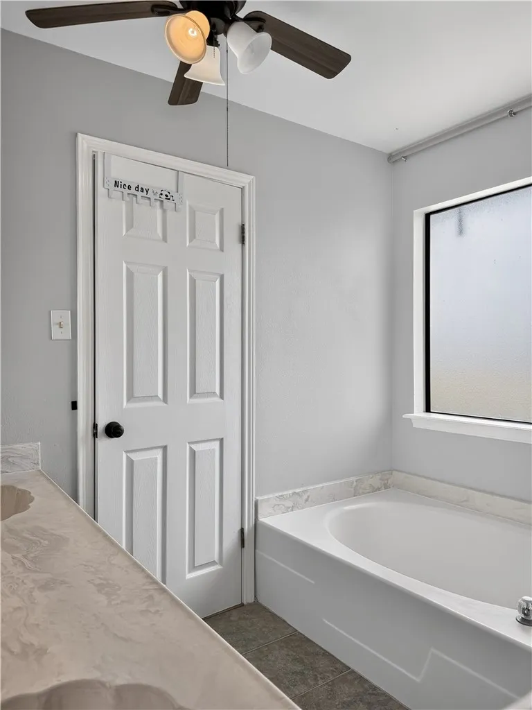 7638 Clearbrook Drive Corpus Christi, TX 78413