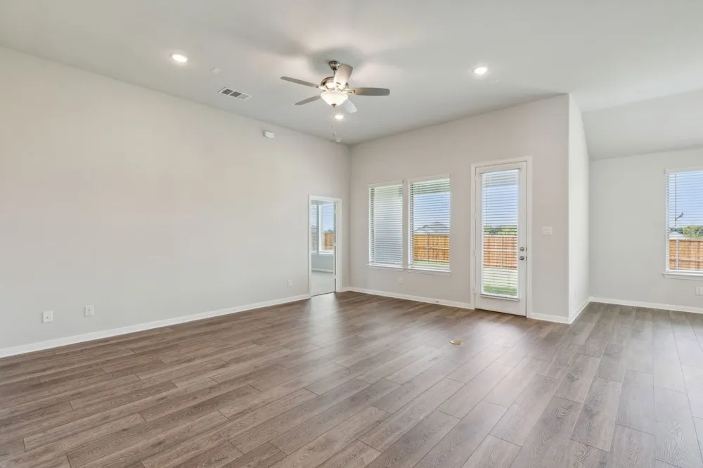 724 Metallic Tree Lane Van Alstyne, TX 75495