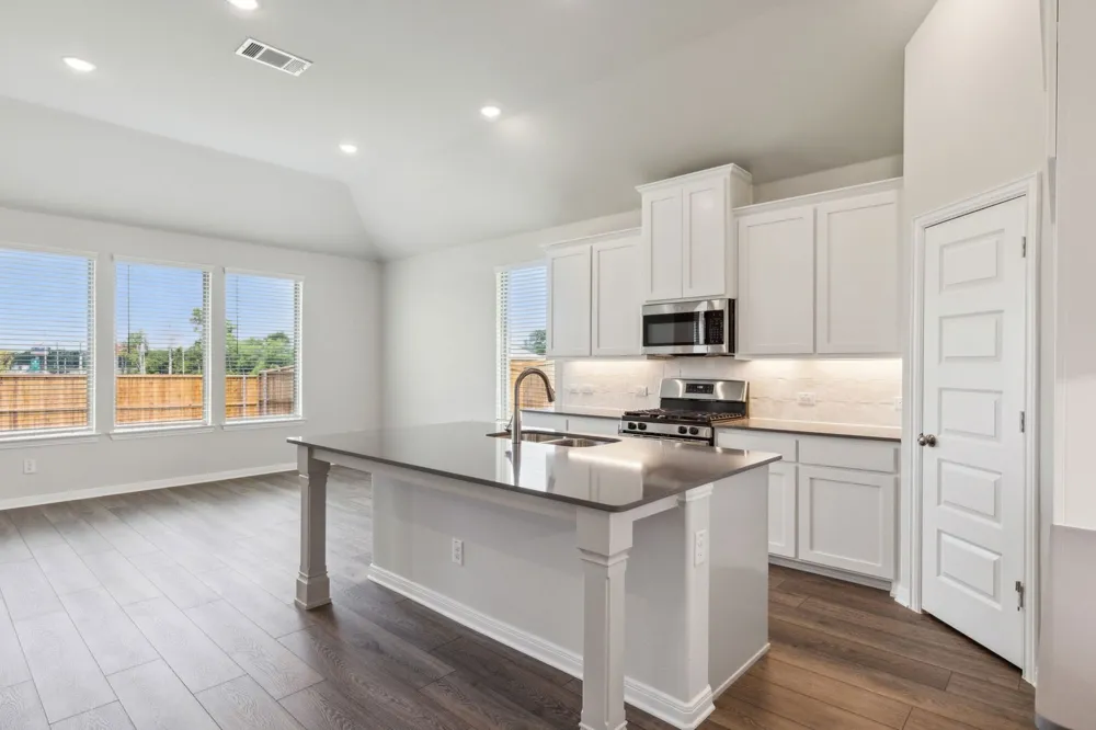 724 Metallic Tree Lane Van Alstyne, TX 75495