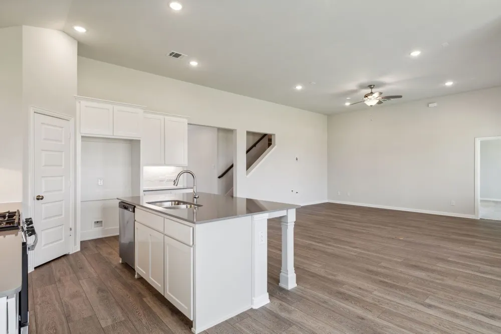 724 Metallic Tree Lane Van Alstyne, TX 75495