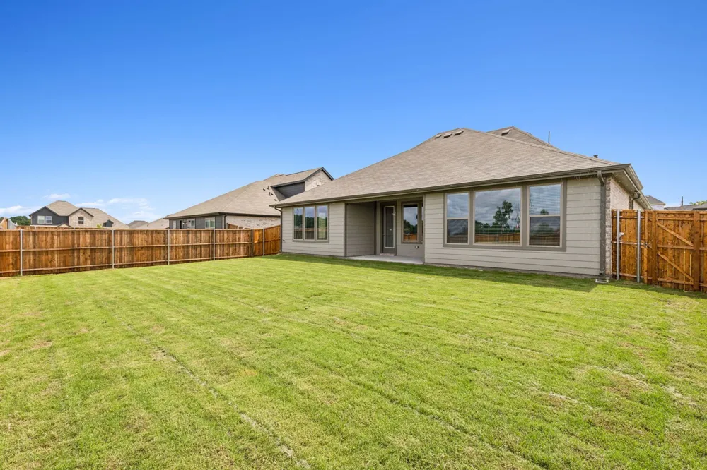724 Metallic Tree Lane Van Alstyne, TX 75495