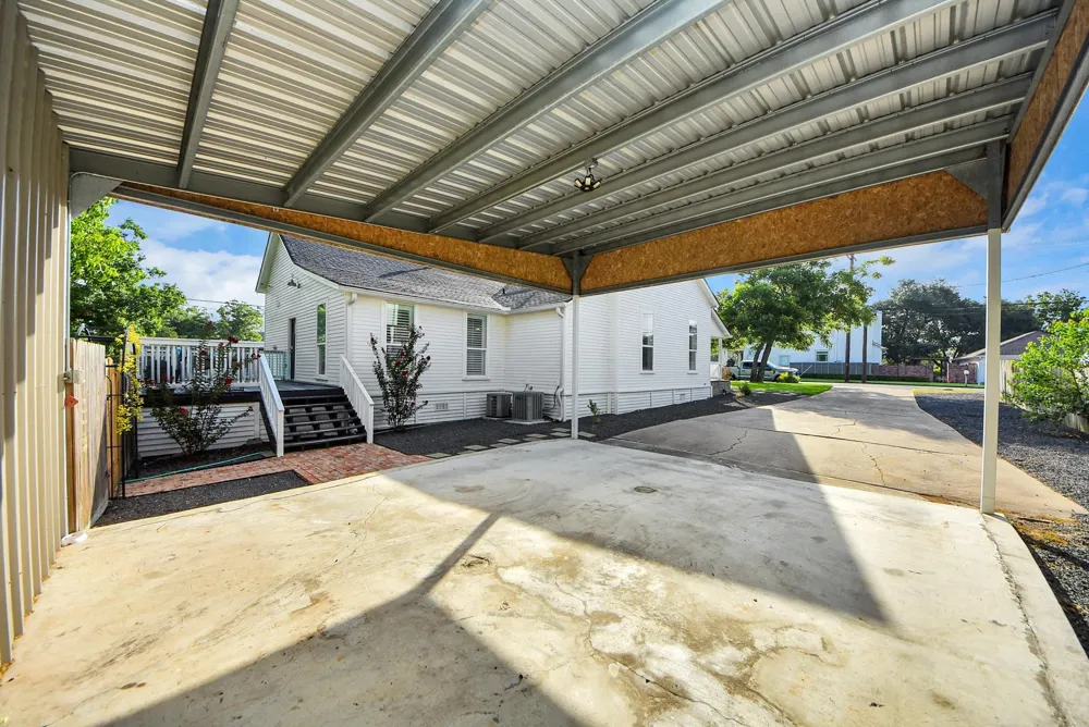 308 S Masonic Street Bellville, TX 77418