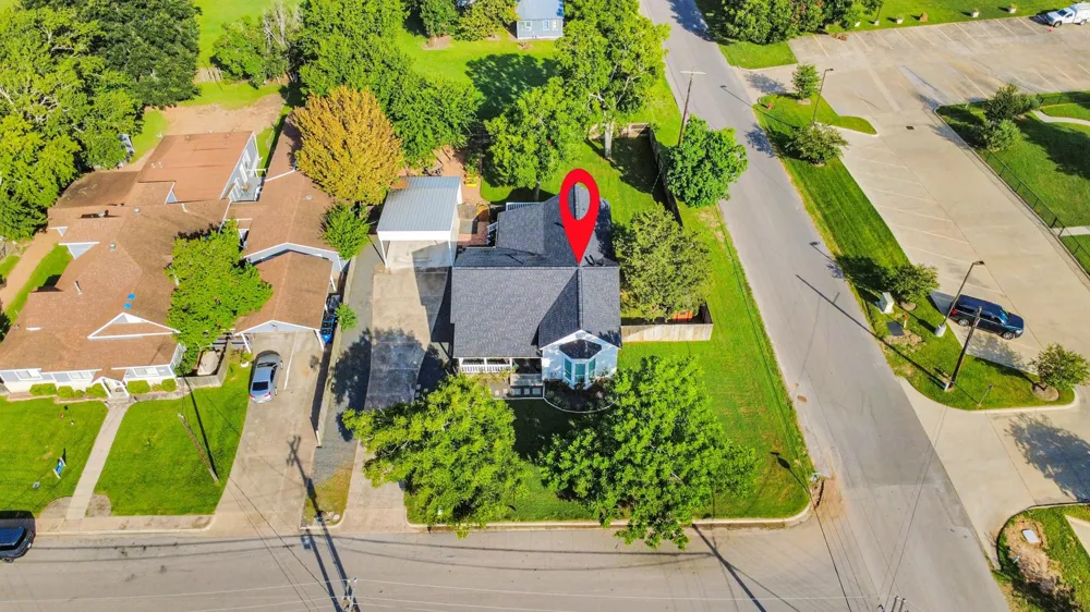 308 S Masonic Street Bellville, TX 77418