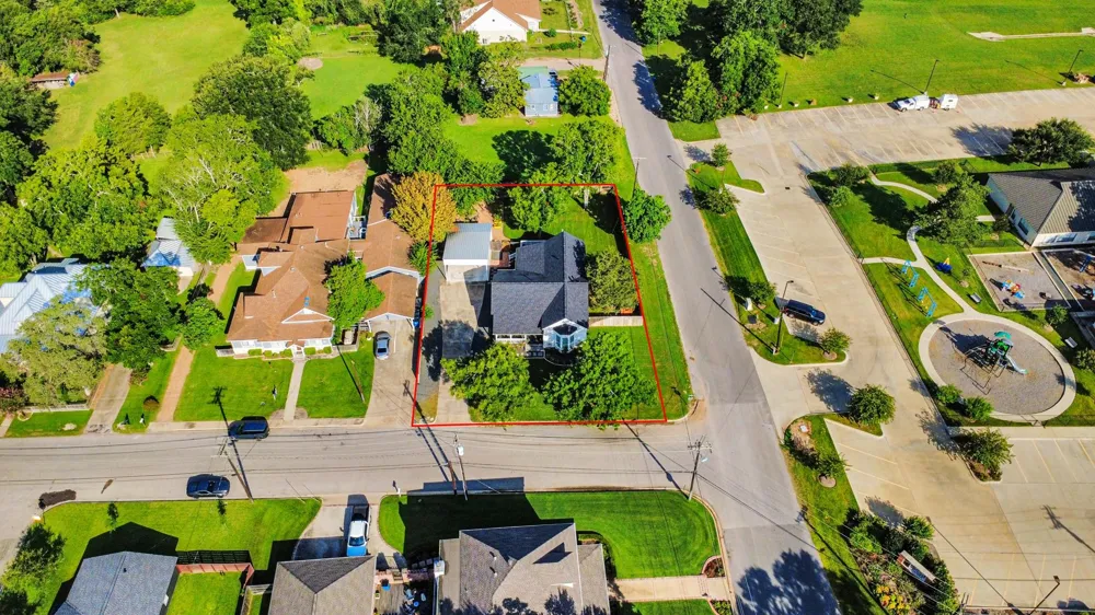 308 S Masonic Street Bellville, TX 77418