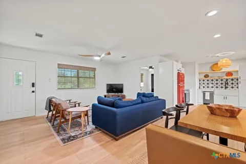 512 W Pecan Drive