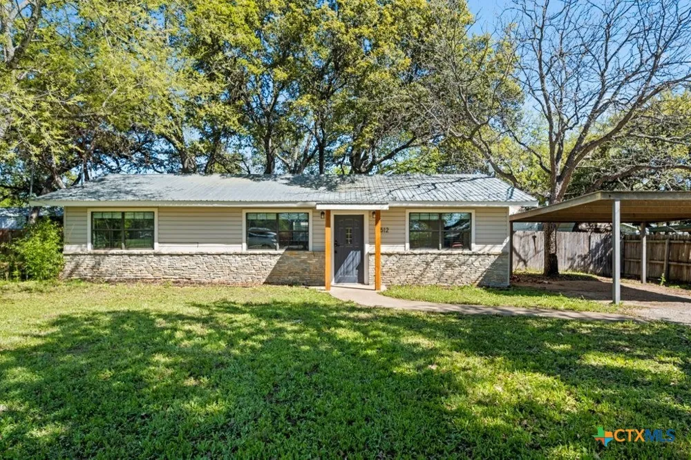 512 W Pecan Drive Johnson City, TX 78636