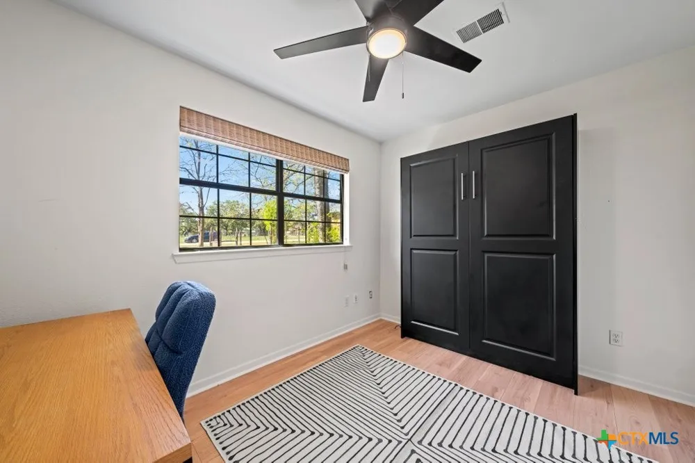 512 W Pecan Drive Johnson City, TX 78636