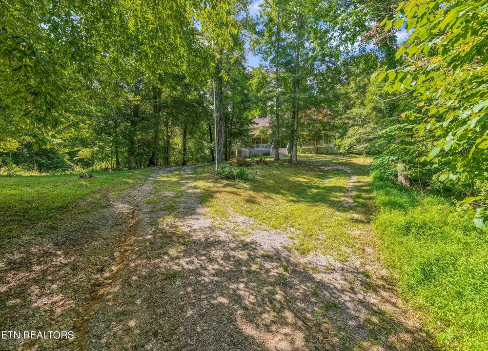400 Cabbage Cemetery Rd Washburn, TN 37888