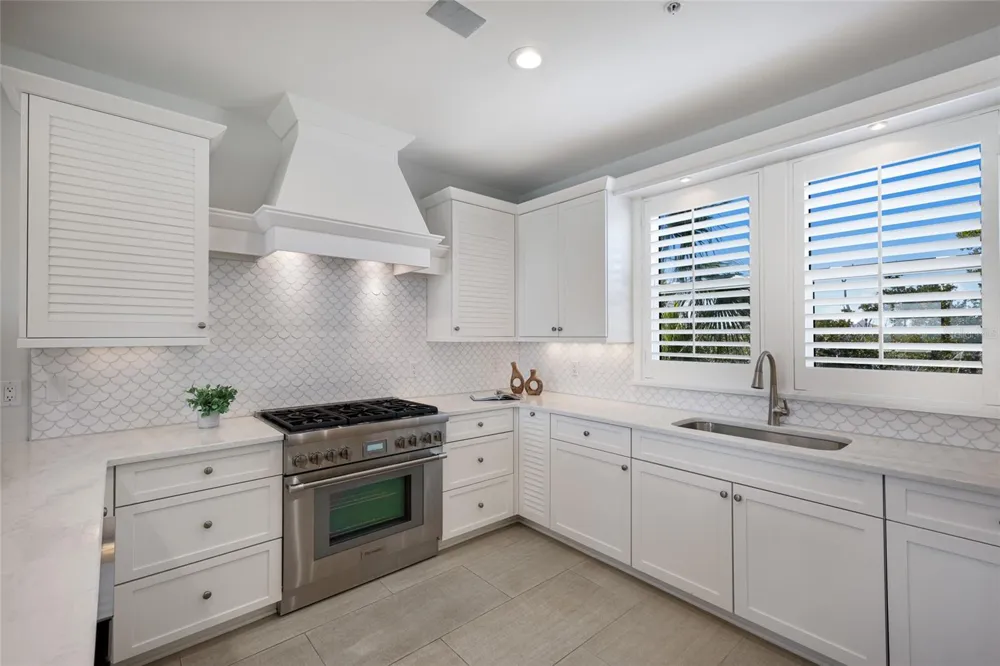 585 BUTTONWOOD BAY DRIVE Boca Grande, FL 33921