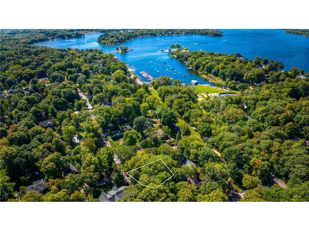 3610 Northome Avenue Deephaven, MN 55391