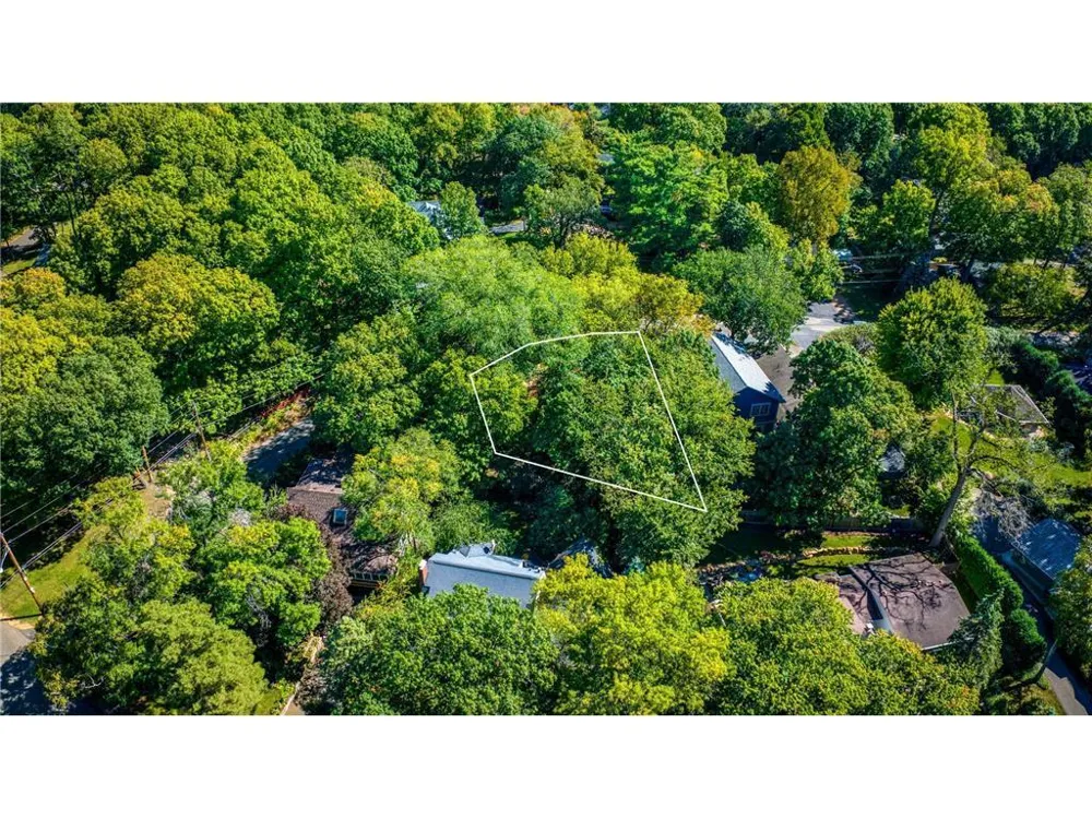 3610 Northome Avenue Deephaven, MN 55391