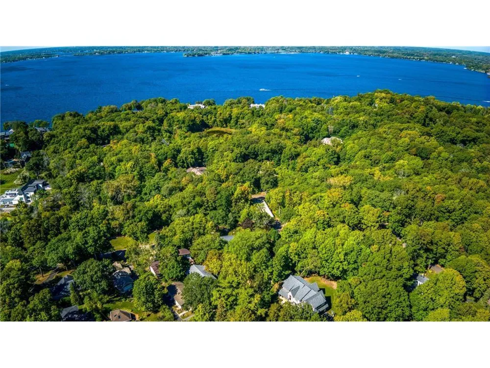 3610 Northome Avenue Deephaven, MN 55391