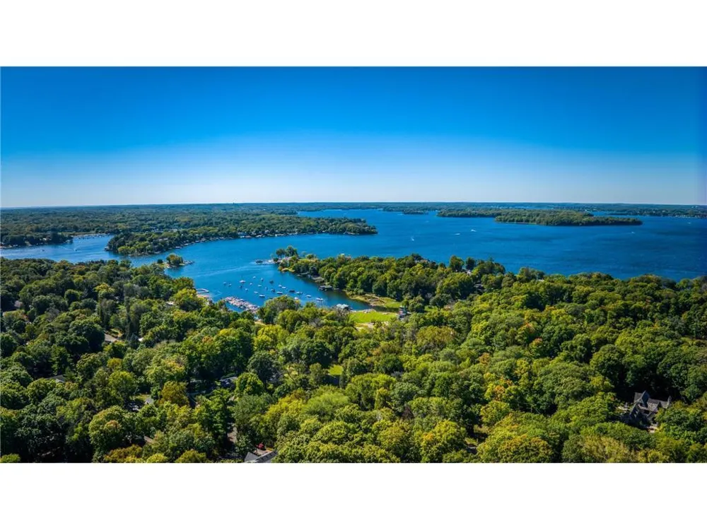 3610 Northome Avenue Deephaven, MN 55391