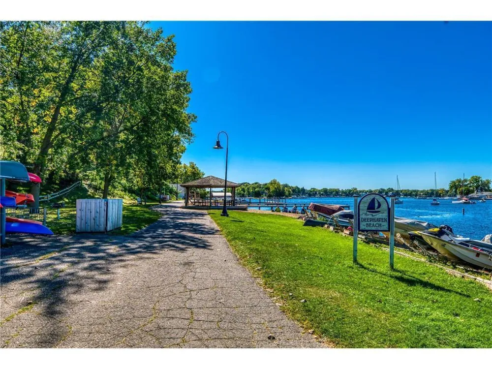 3610 Northome Avenue Deephaven, MN 55391