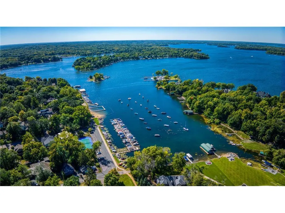 3610 Northome Avenue Deephaven, MN 55391