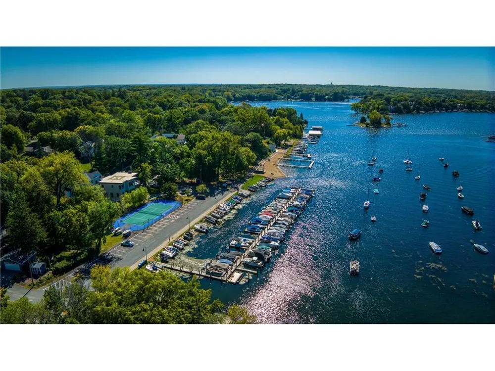 3610 Northome Avenue Deephaven, MN 55391