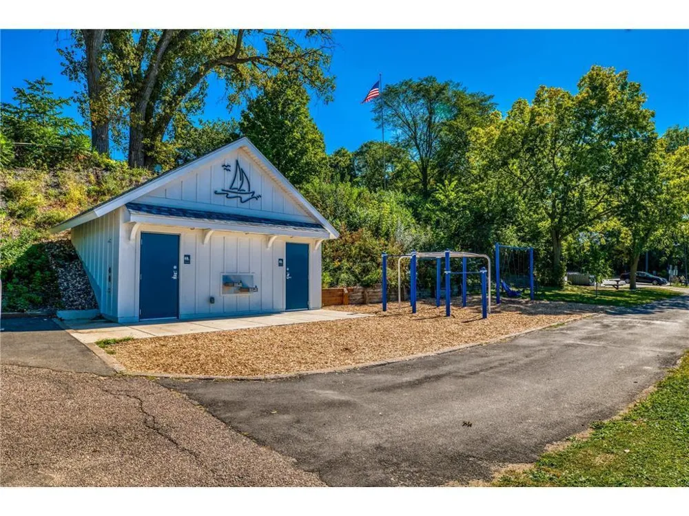 3610 Northome Avenue Deephaven, MN 55391