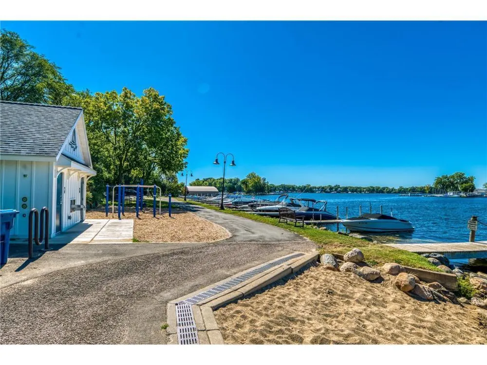 3610 Northome Avenue Deephaven, MN 55391
