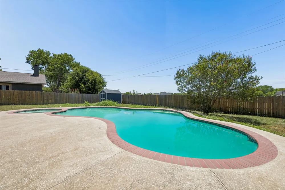111 Dunn Street Red Oak, TX 75154
