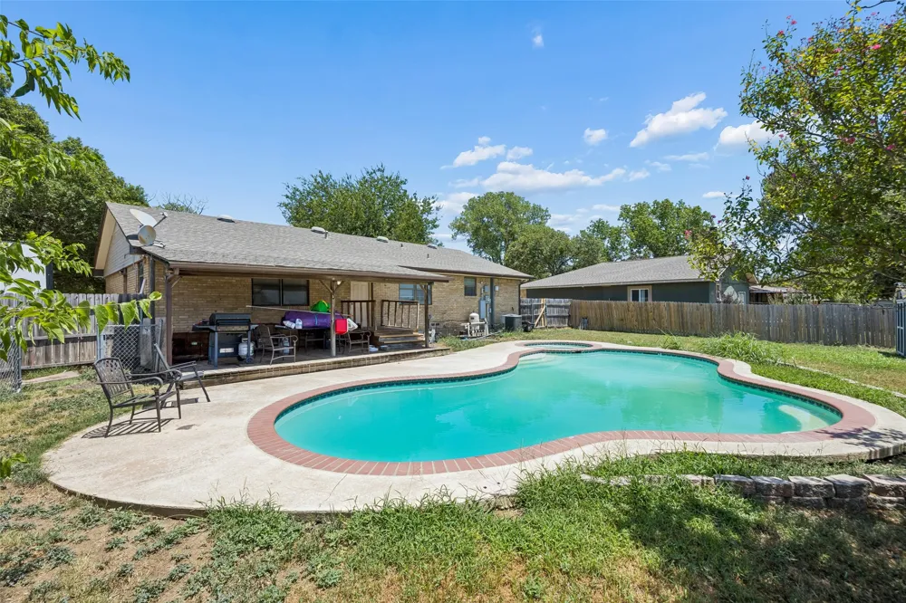 111 Dunn Street Red Oak, TX 75154