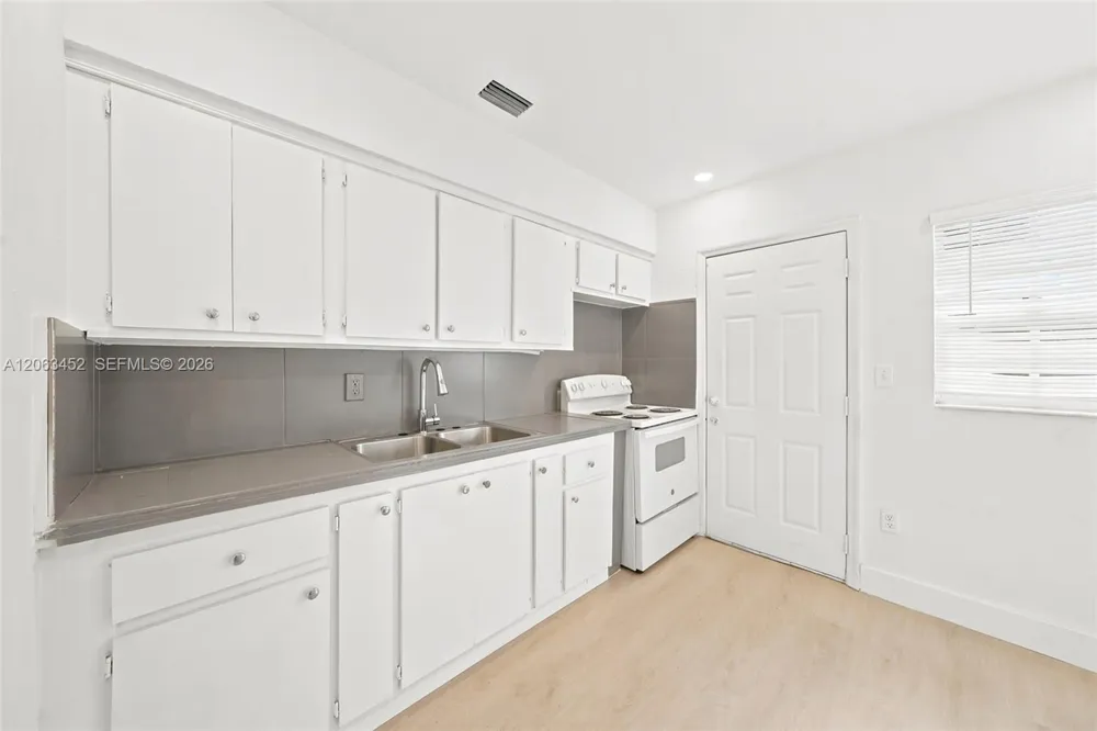 1172 NW 64th St #1172 Miami, FL 33150
