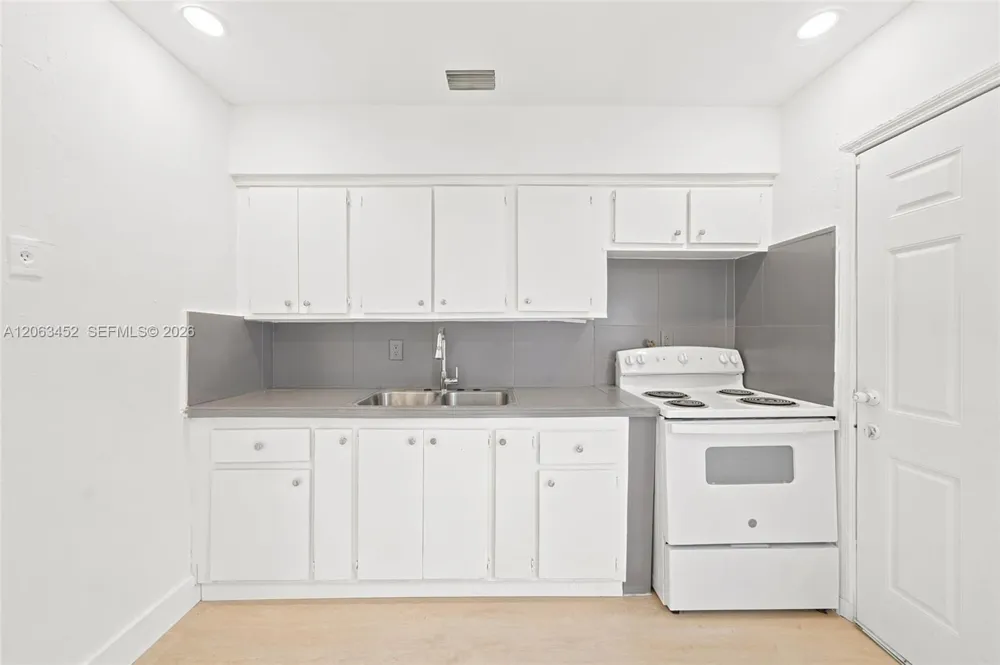 1172 NW 64th St #1172 Miami, FL 33150