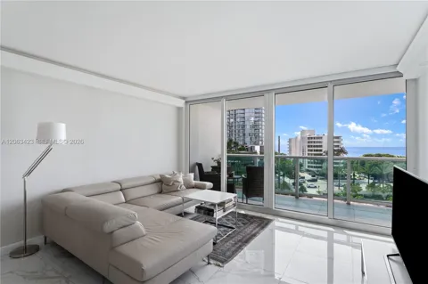 100 Bayview Dr #709