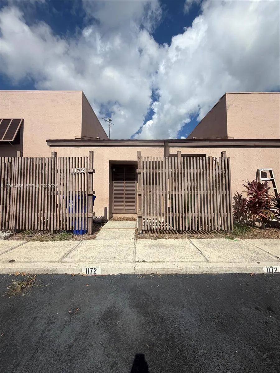 1172 NW 122nd Ter Pembroke Pines, FL 33026
