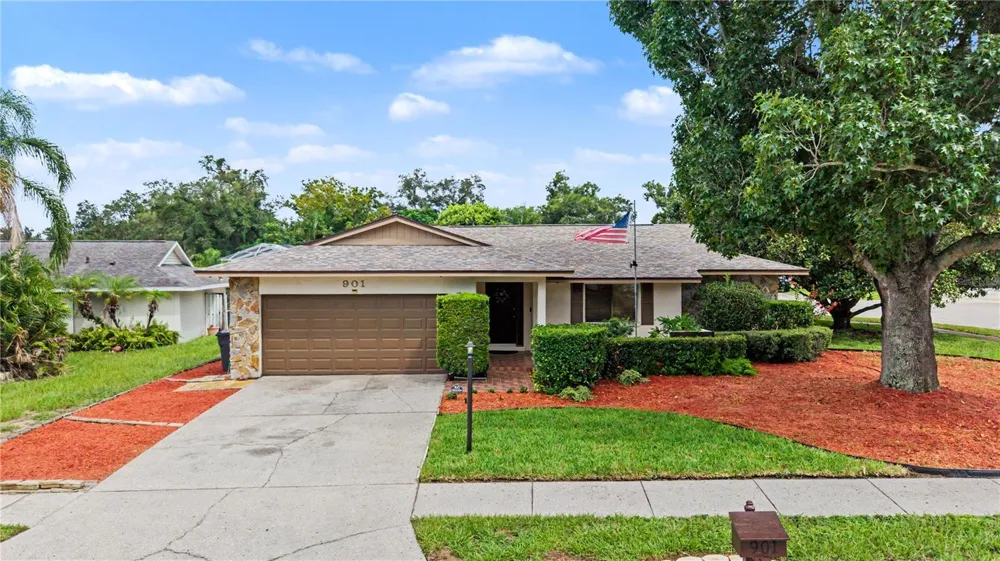 901 TARAWOOD LANE Valrico, FL 33594