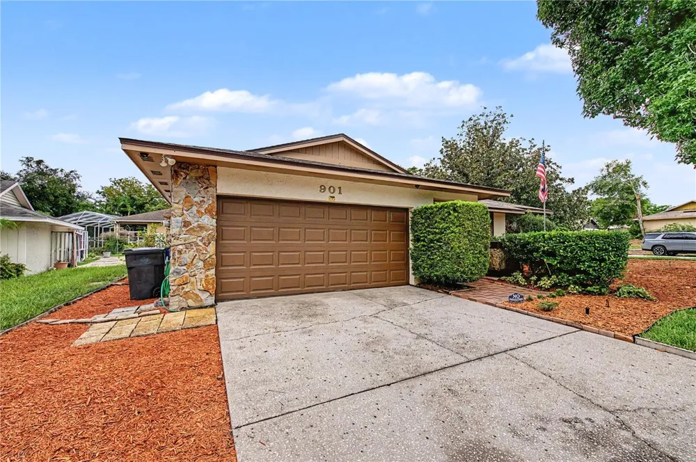 901 TARAWOOD LANE Valrico, FL 33594