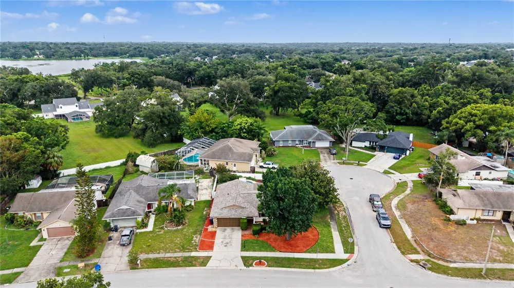 901 TARAWOOD LANE Valrico, FL 33594